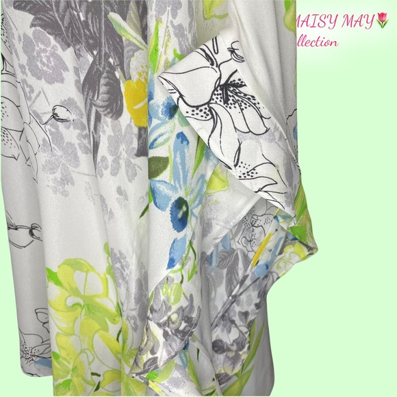 BCBG, Gorgeous flowy top with impeccably flirty lines and forgiveness, Size M/L - Picture 6 of 12